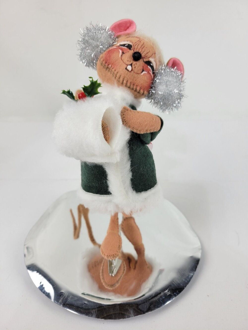1996 Annalee Mouse Ice Skater Green Dress Felt Plush Posable Doll Shiny Base 7”